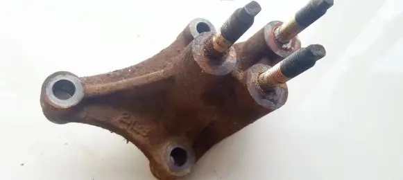 KIA Carnival Engine mounting bracket