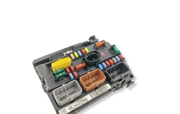Citroen C3 Fuse module 9667199780