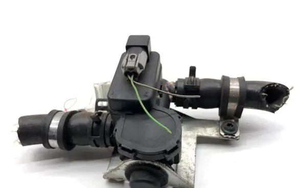 Porsche Panamera (970) Oil filter mounting bracket 97057222500