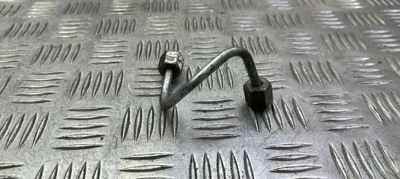 Fuel injector supply line/pipe