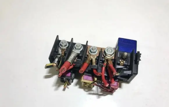 Volkswagen PASSAT B5.5 Fuse box set 8l0941822a 896083000
