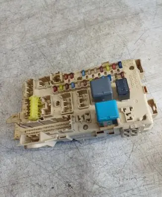 Toyota Avensis T250 Fuse module 03052605504801 82641CA010F 5210385084