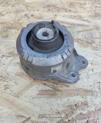 Mercedes-Benz C W205 Engine mount bracket A2052404900 ZGS001