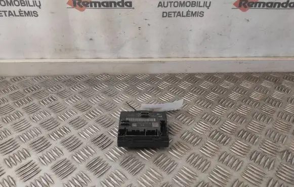 Volkswagen PASSAT B8 Door control unit/module 5Q0959593E 5Q0959593B