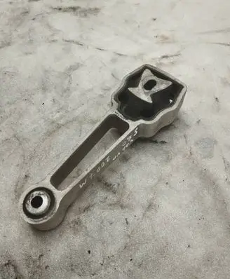 Volvo S80 Engine mount bracket