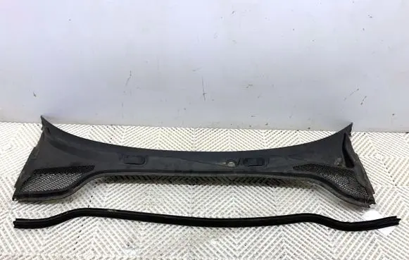 Audi A3 S3 8P Wiper trim 