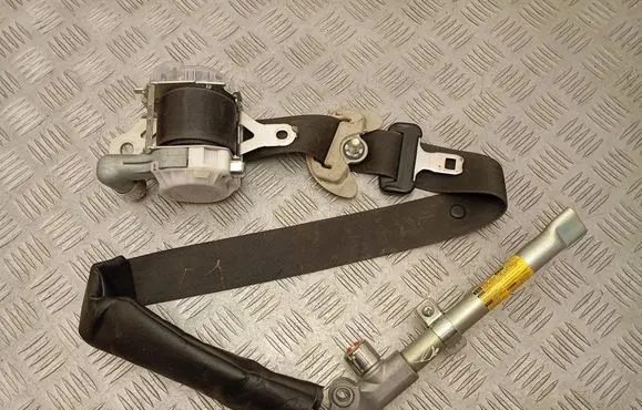 Subaru Outback Front seatbelt 32814G G087917