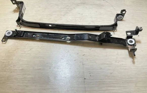 Volvo XC40 Fuel tank mounting bracket 32242970 32242791
