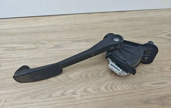Volvo V70 Accelerator throttle pedal 30636003 6PV00853700