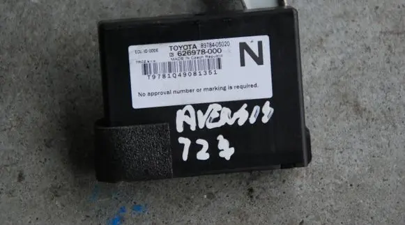 Toyota Avensis T270 ACC Distronic radar sensor grill/trim 126KM