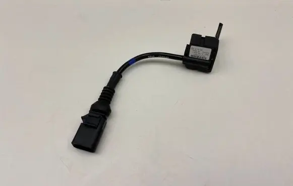 Volkswagen Phaeton ABS wheel speed sensor 3D0616575J