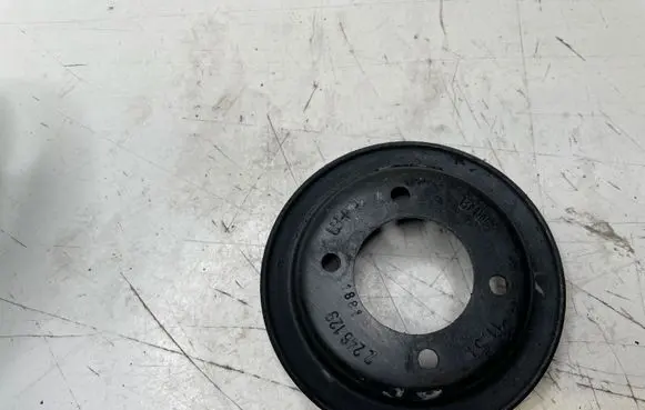 BMW 5 E39 Water pump pulley 2246129