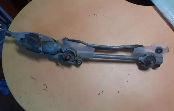 Mazda CX-7 Front wiper linkage and motor