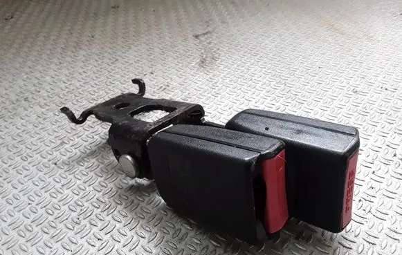 Renault Megane II Middle seatbelt buckle (rear) 
