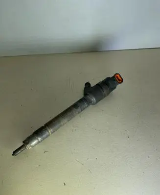 Volvo XC60 Fuel injector 30777526