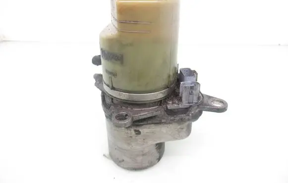 Ford Focus C-MAX Power steering pump 4M513K514BD