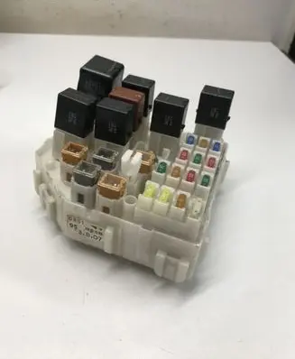 Toyota RAV 4 (XA20) Fuse module