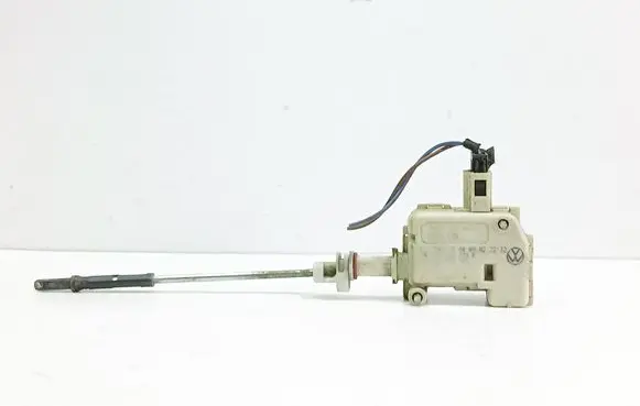 Volkswagen Golf IV Fuel tank cap lock motor 3B0959782