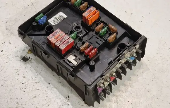 Volkswagen Golf V Fuse module 1K0937125 3C09712490
