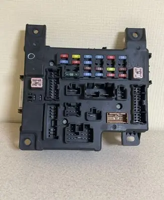 Mitsubishi Outlander Fuse module 8637A213 519087530 00013979