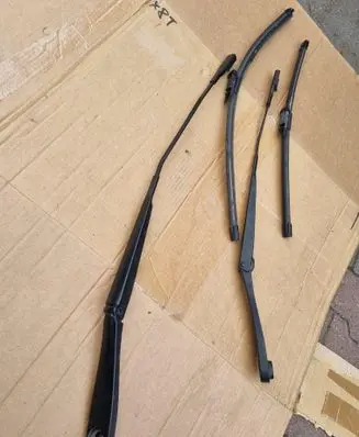 Ford Kuga III Front wiper blade arm LV4B-17526-BA
