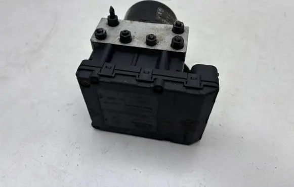 Volkswagen Golf IV ABS Pump 1J0907379P 1J0614117D
