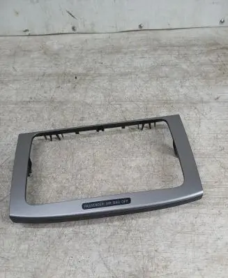 Volkswagen PASSAT B6 Radio/GPS head unit trim 318410100