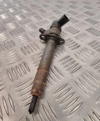 Volvo V70 Fuel injector 8658352