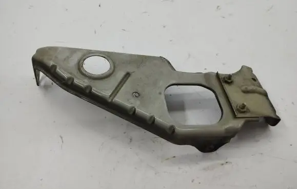 Maserati Quattroporte Headlight/headlamp mounting bracket