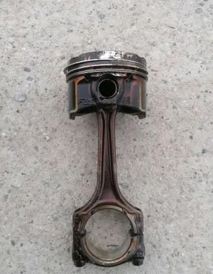 Alfa Romeo Giulietta Piston with connecting rod