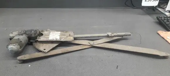 Renault Twingo I Front window lifting mechanism without motor