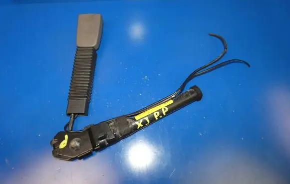 Jaguar XJ X351 Front seatbelt