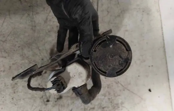 Active carbon filter fuel vapour canister