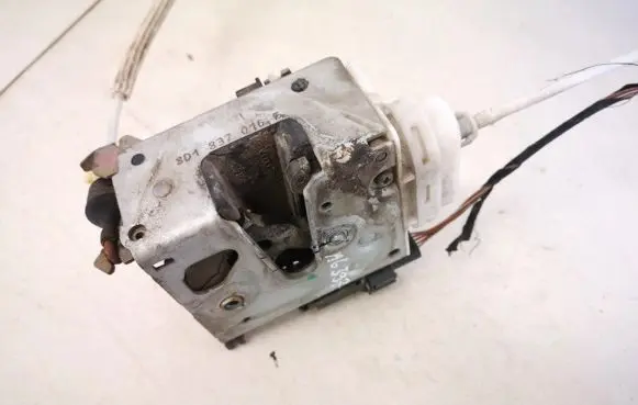 Audi A4 S4 B5 8D Front door lock 8d1837016f