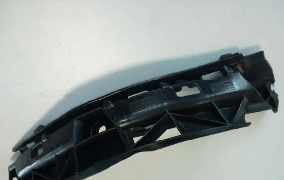 Rear bumper mounting bracket