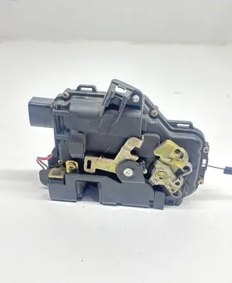 Volkswagen Golf IV Front door lock PA6630GF
