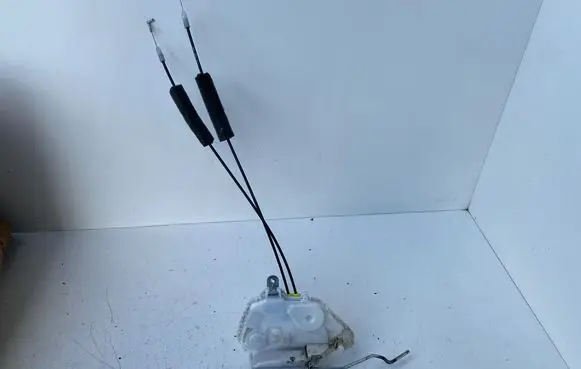 Honda CR-V Front door lock 72111SWAE1
