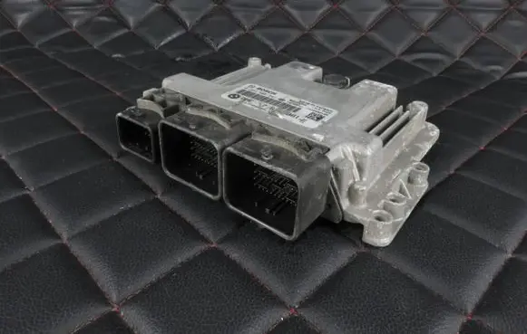 Mini One - Cooper Coupe R56 Engine control unit/module 0261S06541 1039S42185 1700661