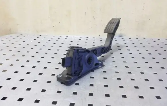Volvo V40 Accelerator throttle pedal 31280596 6PV01036824
