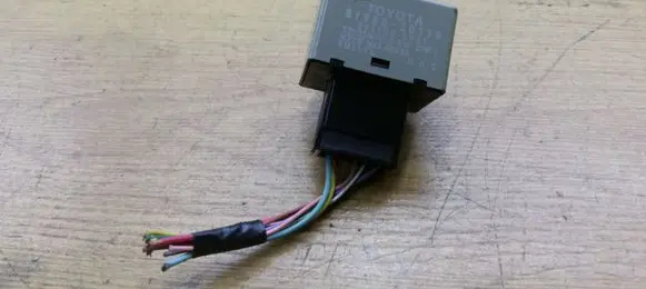 Lexus IS 220D-250-350 Hazard warning light relay 8198030170
