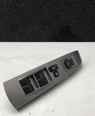 Toyota Prius (XW20) Electric window control switch 8482047050