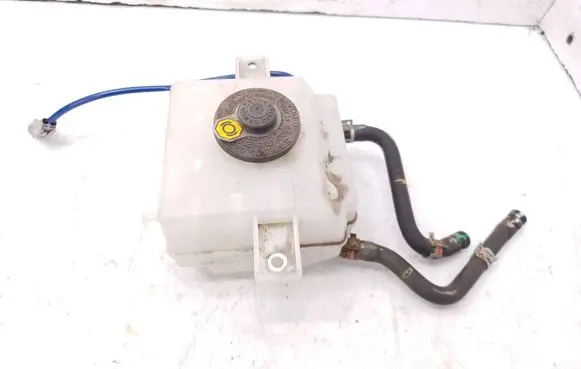 Toyota Yaris Brake fluid reservoir