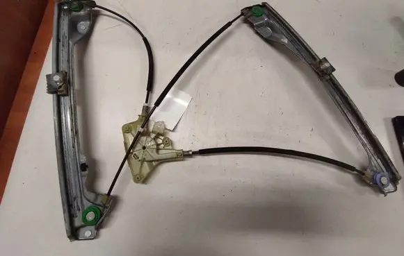 Renault Laguna III Front window lifting mechanism without motor 974826102 807000002R 974824103
