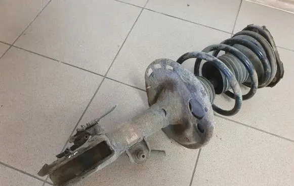 Toyota Avensis T270 Front shock absorber with coil spring 4851005330