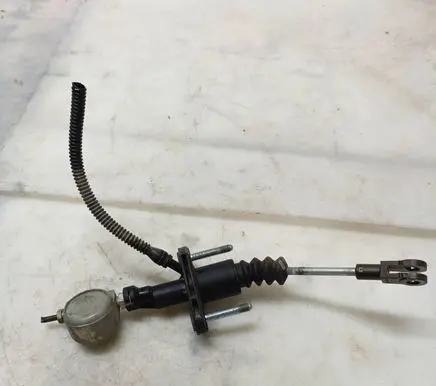 Opel Astra G Clutch master cylinder 90523769