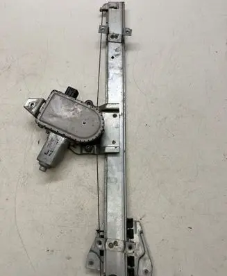 Mitsubishi Pajero Front door window regulator with motor 0620200730