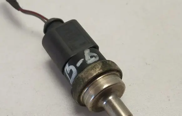 Volkswagen PASSAT B6 Coolant temperature sensor 1J0973702