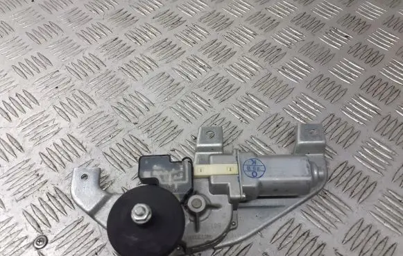 Suzuki Swift I Rear window wiper motor