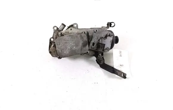Oil filter mounting bracket