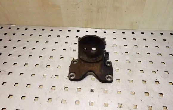 Toyota Land Cruiser (J120) Engine mounting bracket